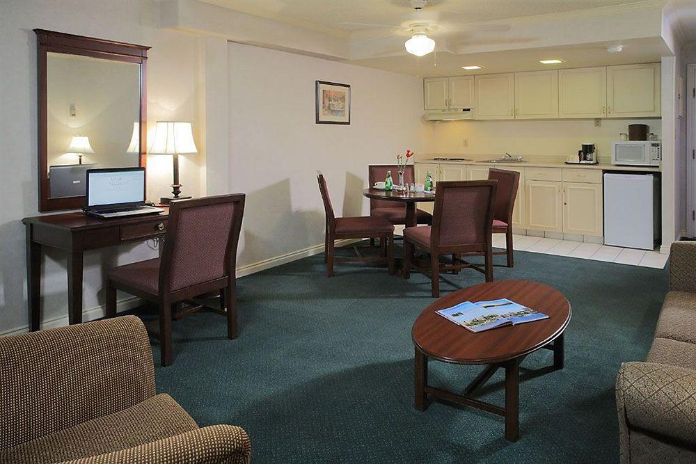 Harbour Towers Hotel & Suites Victoria Oda fotoğraf